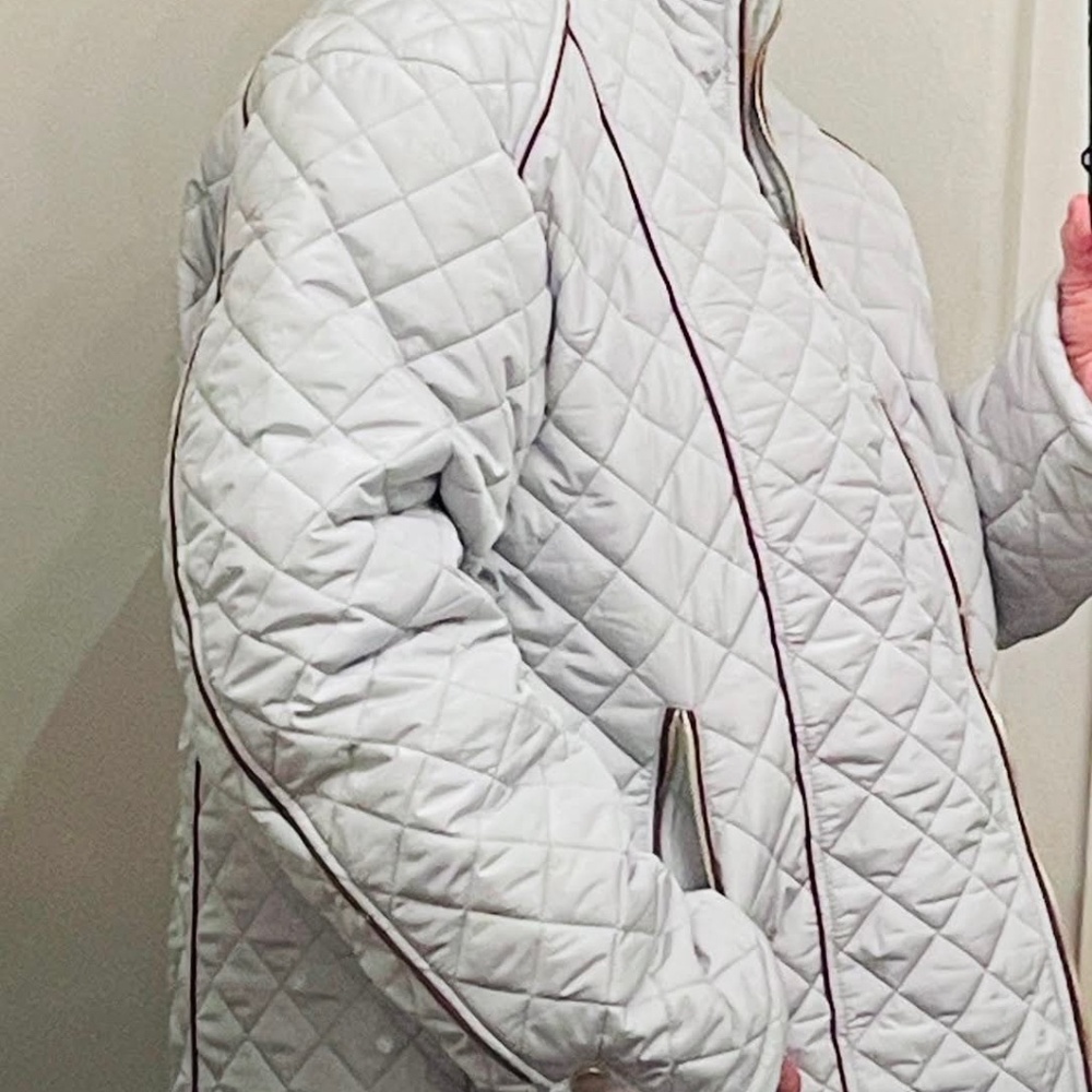 New Quilted puffer jacket, women, Size XXL,very light blue with brown piping.